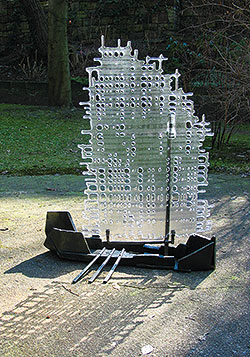 Uwe Hempel „Traumschiff“ Schmiedeeisen und Fusingglas, 70 x 50 x 80 cm, 2012